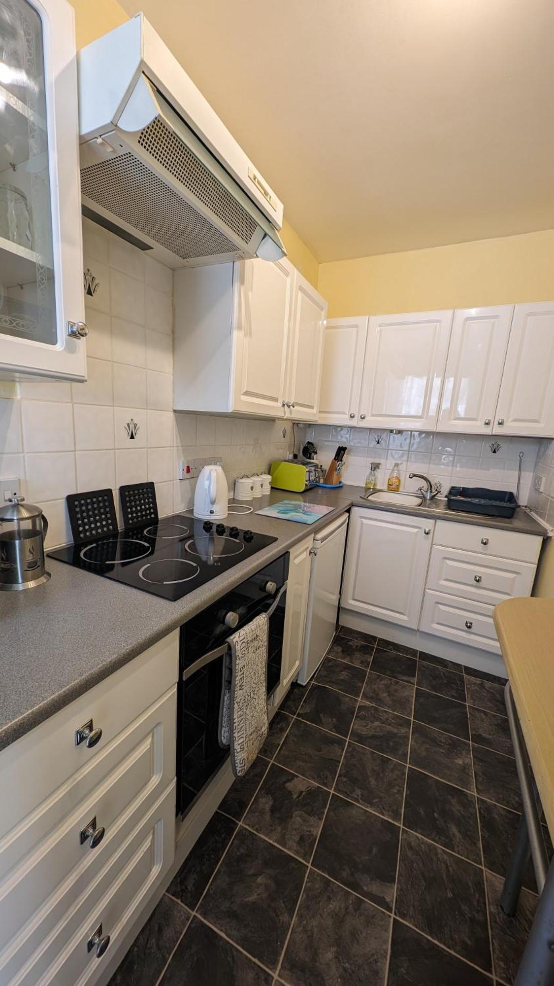 Spacious First Floor With Gorgeous Sea Views *